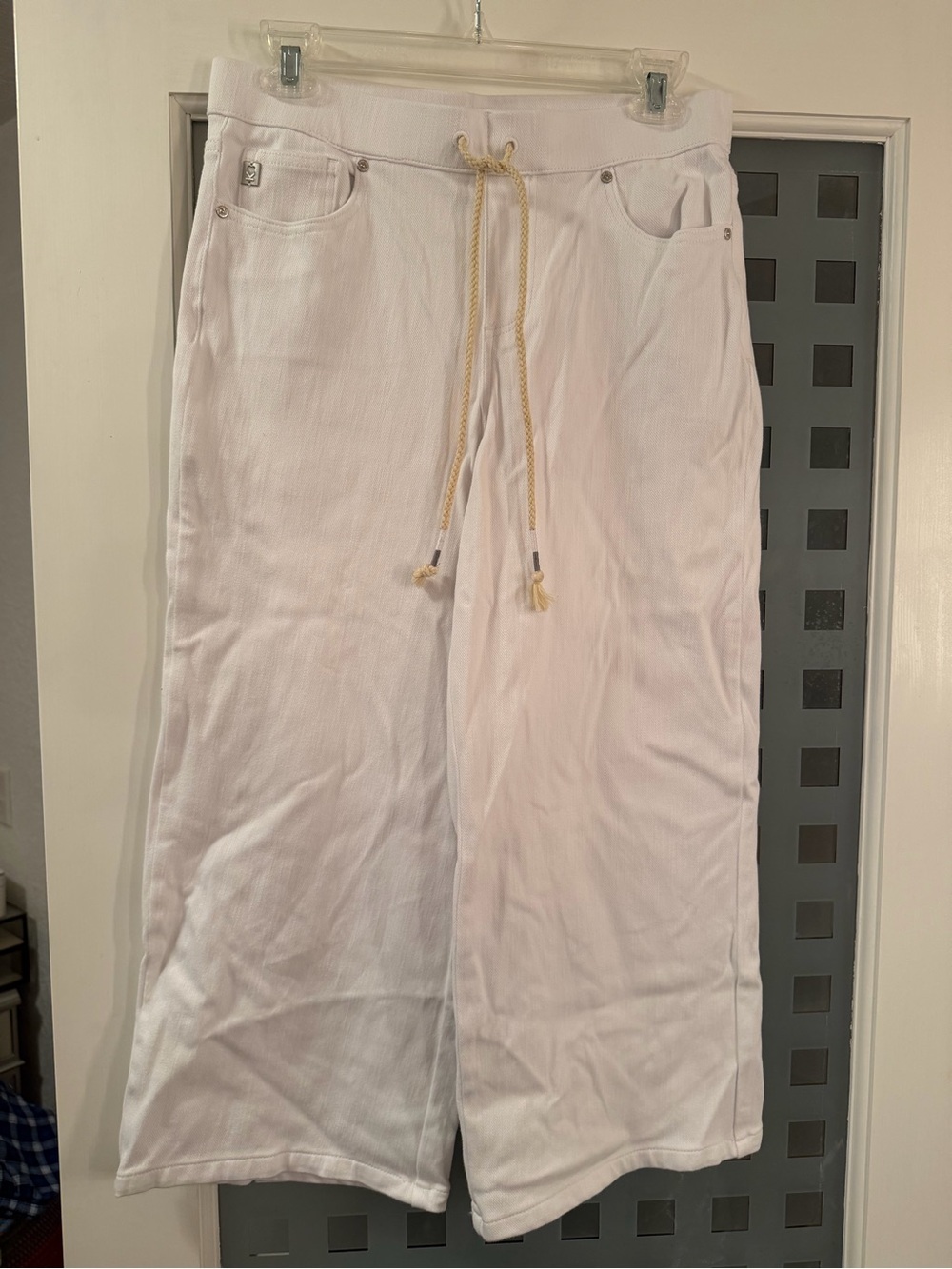 Kim Gravel  Wide-Leg Drawstring Pants. 6 and 8